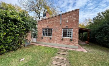 FUNES VENTA Casa amplio jardín pileta APTA CREDITO