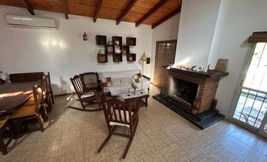 FUNES VENTA Casa amplio jardín pileta APTA CREDITO