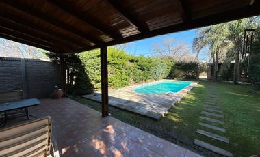 FUNES VENTA Casa amplio jardín pileta APTA CREDITO