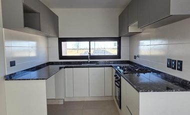 Duplex de una planta de 2 dormitorios en Docta!!!