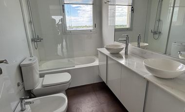 Excelente penthouse en alquiler anual