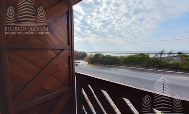 Excelente Triplex en Av. Costanera  al 1400