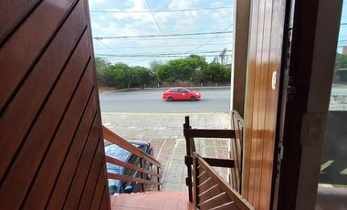 Excelente Triplex en Av. Costanera  al 1400