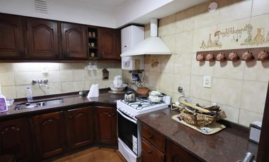 Venta Casa tres dormitorios con pileta. Camilo Aldao y Bv. Segui.