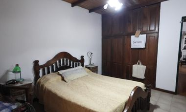 Venta Casa tres dormitorios con pileta. Camilo Aldao y Bv. Segui.