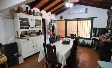 Venta Casa tres dormitorios con pileta. Camilo Aldao y Bv. Segui.