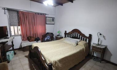 Venta Casa tres dormitorios con pileta. Camilo Aldao y Bv. Segui.