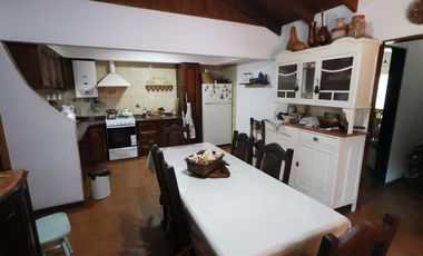 Venta Casa tres dormitorios con pileta. Camilo Aldao y Bv. Segui.