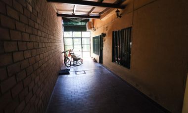 Venta Casa tres dormitorios con pileta. Camilo Aldao y Bv. Segui.