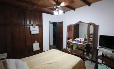 Venta Casa tres dormitorios con pileta. Camilo Aldao y Bv. Segui.