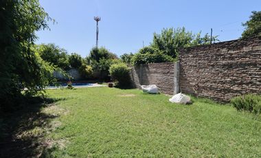 Venta Casa tres dormitorios con pileta. Camilo Aldao y Bv. Segui.