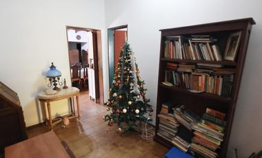 Venta Casa tres dormitorios con pileta. Camilo Aldao y Bv. Segui.