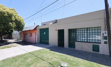 Venta Casa tres dormitorios con pileta. Camilo Aldao y Bv. Segui.