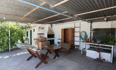 Venta Casa tres dormitorios con pileta. Camilo Aldao y Bv. Segui.