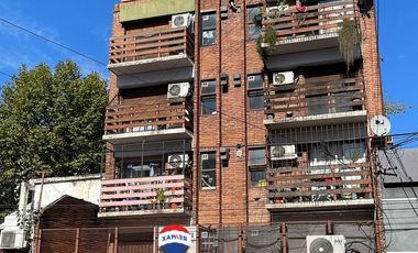 Departamento con patio y terraza Avellaneda VENTA