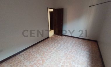 Alquilo Cdla Naval Norte 2 Departamentos en Pb y 1P con 3 habitaciones Pabc