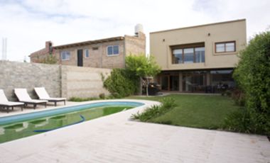 Casa premium con pileta climatizada en Allen