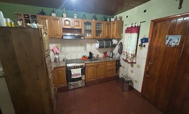 CASA EN VENTA LOTE 221 m2 AVELLANEDA. APTO CREDITO
