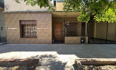 CASA EN VENTA LOTE 221 m2 AVELLANEDA. APTO CREDITO