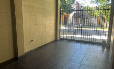 CASA EN VENTA LOTE 221 m2 AVELLANEDA. APTO CREDITO