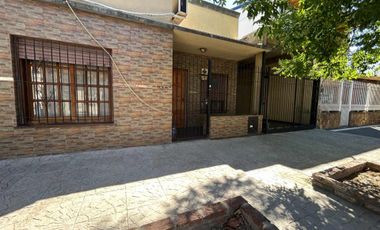 CASA EN VENTA LOTE 221 m2 AVELLANEDA. APTO CREDITO