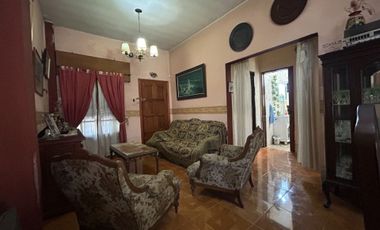 CASA EN VENTA LOTE 221 m2 AVELLANEDA. APTO CREDITO