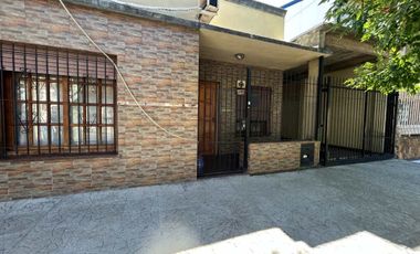 CASA EN VENTA LOTE 221 m2 AVELLANEDA. APTO CREDITO