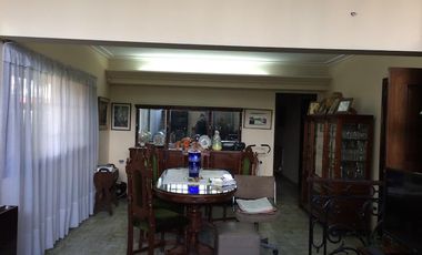 Chalet  importante lote - Jose Marmol