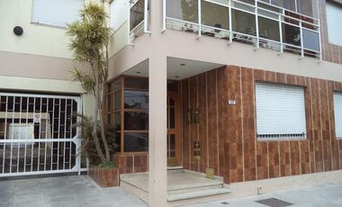 Departamento 3 ambientes con cochera en planta Baja. Banfield Este