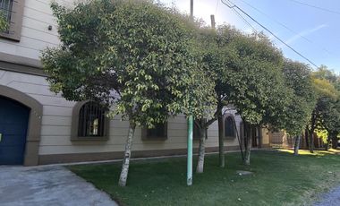 Casa en venta, de estilo, 3 dormitorios, garaje, parque, piscina. Villa del Plata