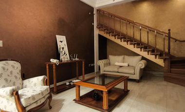 Casa en venta, de estilo, 3 dormitorios, garaje, parque, piscina. Villa del Plata