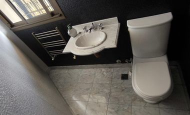 Casa en venta, de estilo, 3 dormitorios, garaje, parque, piscina. Villa del Plata