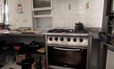 Casa en venta, de estilo, 3 dormitorios, garaje, parque, piscina. Villa del Plata