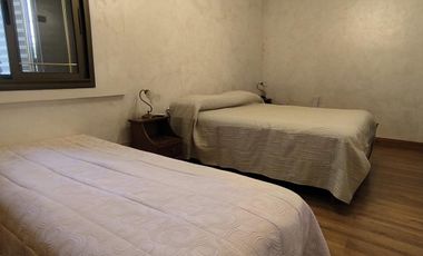 Casa en venta, de estilo, 3 dormitorios, garaje, parque, piscina. Villa del Plata