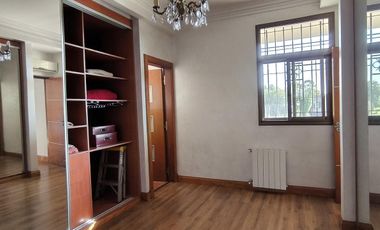 Casa en venta, de estilo, 3 dormitorios, garaje, parque, piscina. Villa del Plata