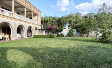 Casa en venta, de estilo, 3 dormitorios, garaje, parque, piscina. Villa del Plata