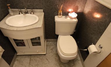 Casa en venta, de estilo, 3 dormitorios, garaje, parque, piscina. Villa del Plata