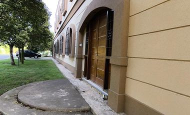 Casa en venta, de estilo, 3 dormitorios, garaje, parque, piscina. Villa del Plata