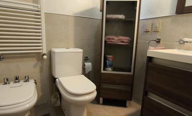 Casa en venta, de estilo, 3 dormitorios, garaje, parque, piscina. Villa del Plata