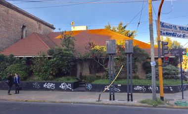 Esquina ideal para fines comerciales o emprendimiento