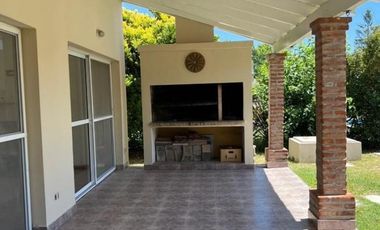 Casa en venta en Los Pilares (con renta hasta enero de 2026)