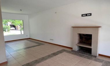 Casa en venta en Los Pilares (con renta hasta enero de 2026)