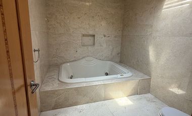 En renta amueblada en  JARDINES EN LA MONTAÑA