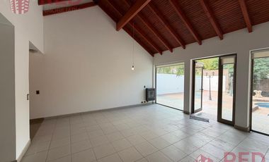 Alquila Casa Gerencial, B° Capellan - 4 Dormitorios