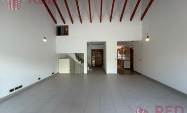 Alquila Casa Gerencial, B° Capellan - 4 Dormitorios