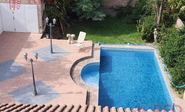 Alquila Casa Gerencial, B° Capellan - 4 Dormitorios