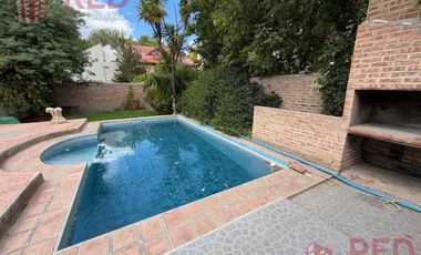 Alquila Casa Gerencial, B° Capellan - 4 Dormitorios