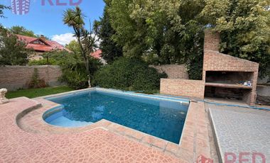 Alquila Casa Gerencial, B° Capellan - 4 Dormitorios