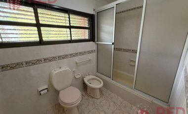 Alquila Casa Gerencial, B° Capellan - 4 Dormitorios