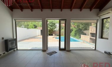 Alquila Casa Gerencial, B° Capellan - 4 Dormitorios